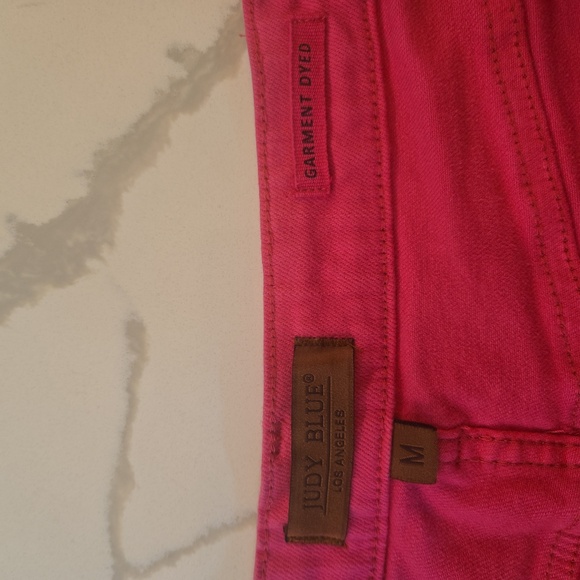 Judy Blue Mid Rise Stretch Garment Dyed Raw Hem Hot Pink Denim Shorts Medium - Picture 6 of 7